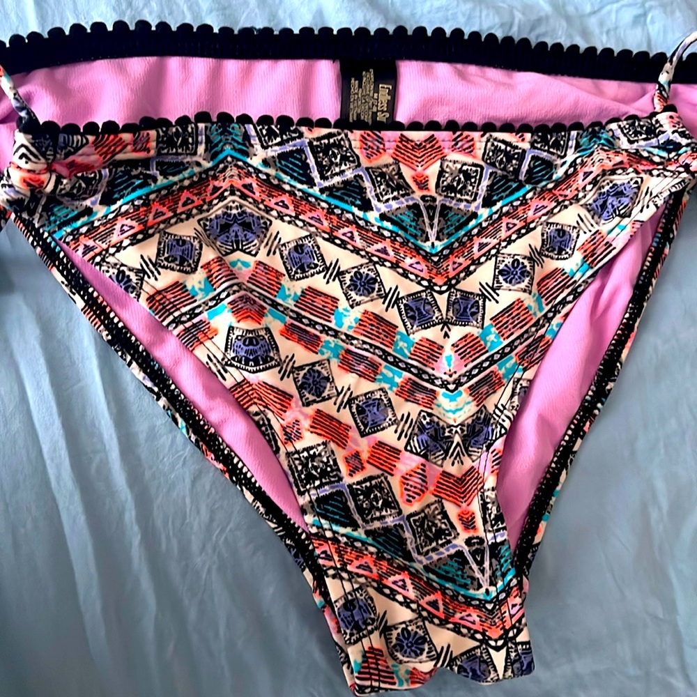 Endless Sun geo print bikini bottoms